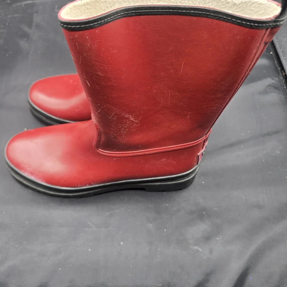 Liz Claiborne stylish red